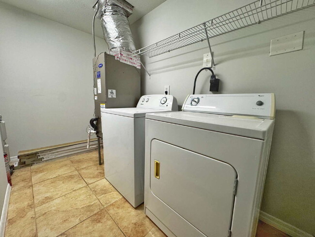 Building Photo - Newly Renovated Ground Floor 1 BR/1 BA Condo!