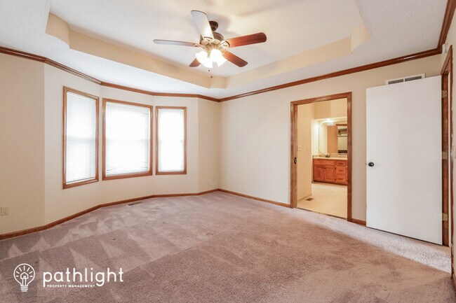 Building Photo - 1213 Southwest Pacific Drive, Lee's Summit...