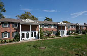 Building Photo - Fairfield Arms at Bay Shore