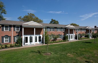 Building Photo - Fairfield Arms at Bay Shore