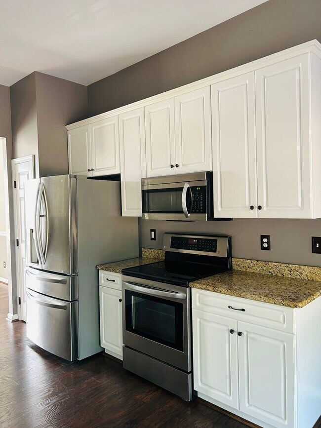 Building Photo - Charming 3-Bedroom Ranch in Greer’s Covete...