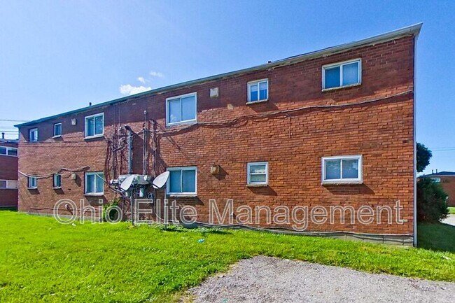 Building Photo - 3605 Cushing Dr