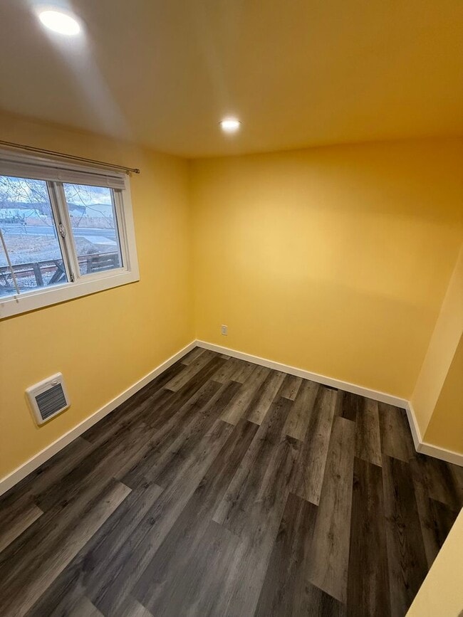 Building Photo - Pet friendly, Cozy 2bdrm 1 bath