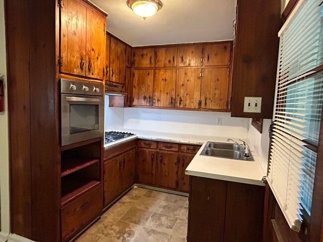 Building Photo - Brick Ranch on Unfinished Basement