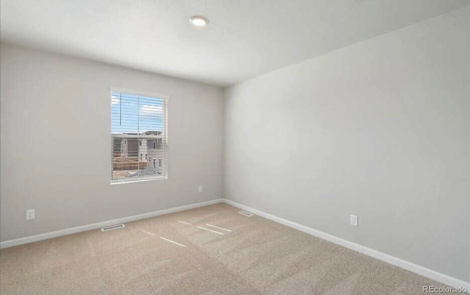 Guest Room 1 - 7330 Green River Ave