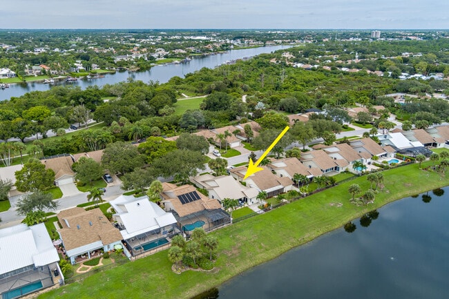 Building Photo - 233 River Park Dr