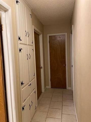Building Photo - 2240 Shady Meadow Dr