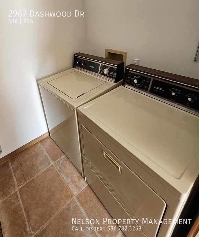 Building Photo - 2967 Dashwood Ave