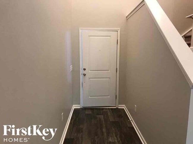 Building Photo - 6914 Lowline Dr