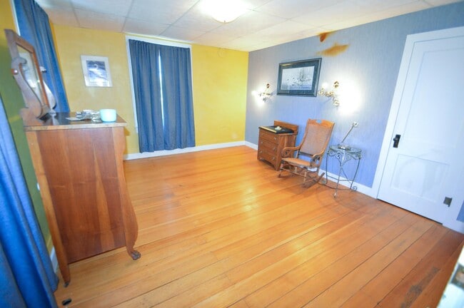 Building Photo - 3884 Breezy Hill Rd