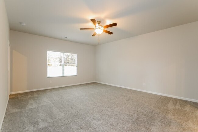 Building Photo - 2407 Hi Moon Trace