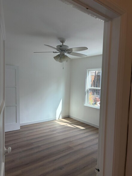 Building Photo - 2212 Fox Hills Dr