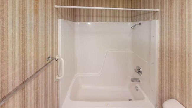 Building Photo - 1727 N Grandview Ln