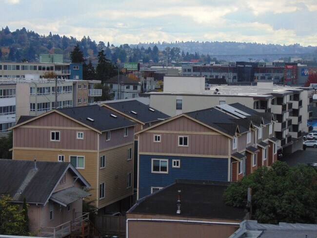 Building Photo - Luxurious and Spacious Ballard 1 Bedroom C...
