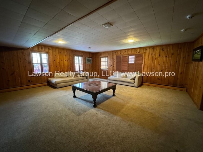Building Photo - Spacious South Roanoke Home with Lawn Care Included