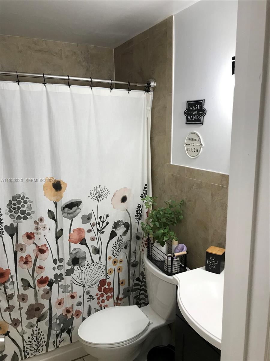 Building Photo - 10353 N Kendall Dr