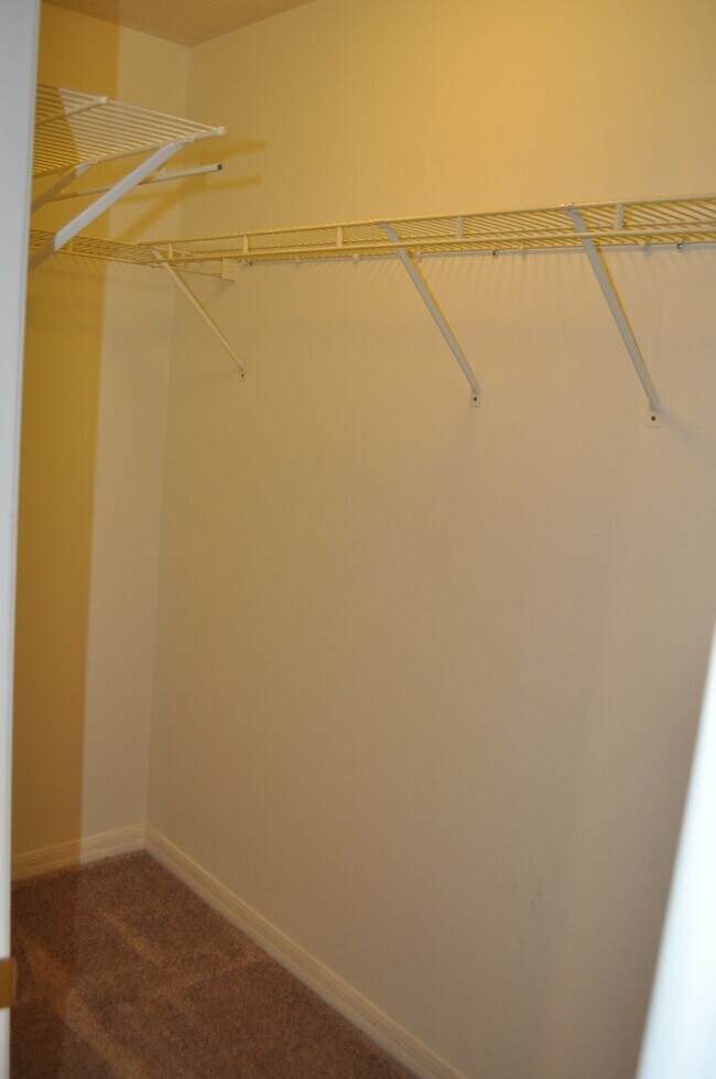 Building Photo - 16 Russman Ln
