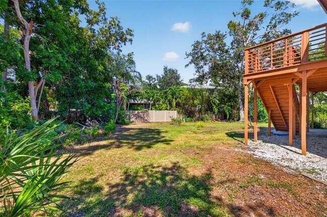 Building Photo - 1300 Pleasant Way S