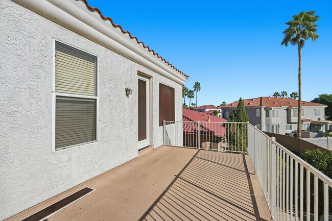 Building Photo - 1425 W Commerce Ave