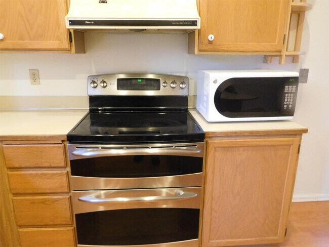 Building Photo - 3 bedroom in Renton WA 98058