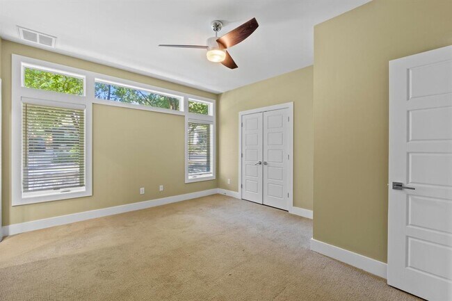 Building Photo - 2609 Oak Haven Dr