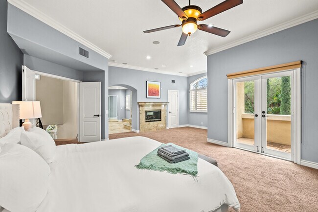 Building Photo - Elegant 5BR Furnished Estate with Pool & G...