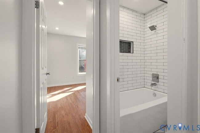 Building Photo - 5600 Woods Walk Rd