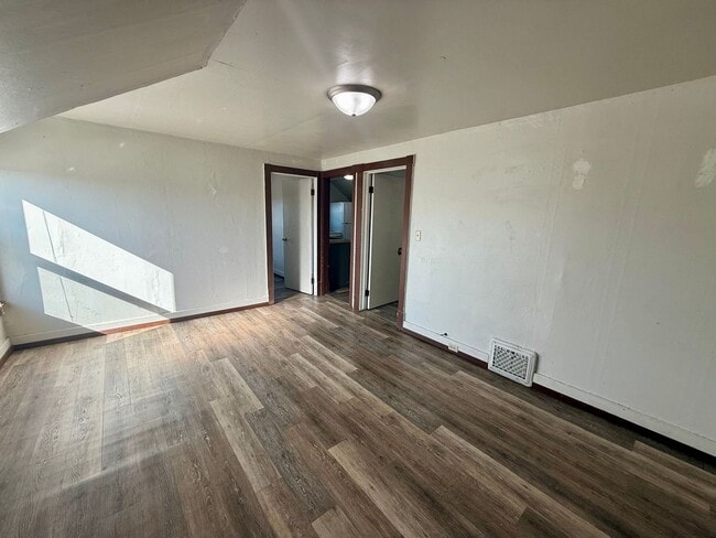 Building Photo - 1305 Merrill Ave