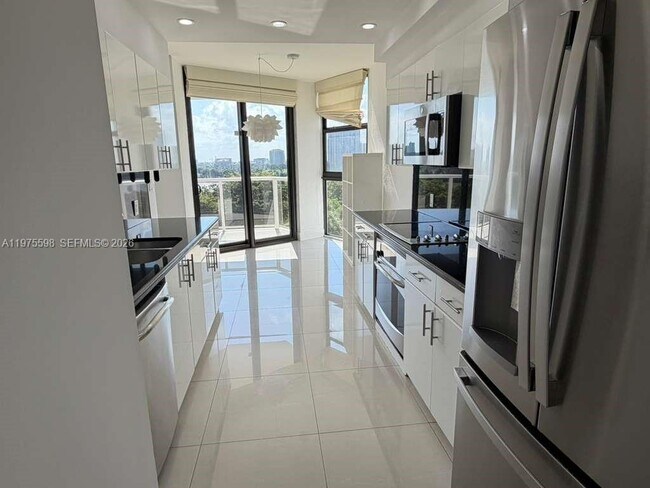 Building Photo - 20281 E Country Club Dr