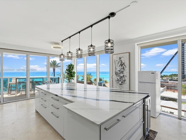 Building Photo - 18911 Collins Ave