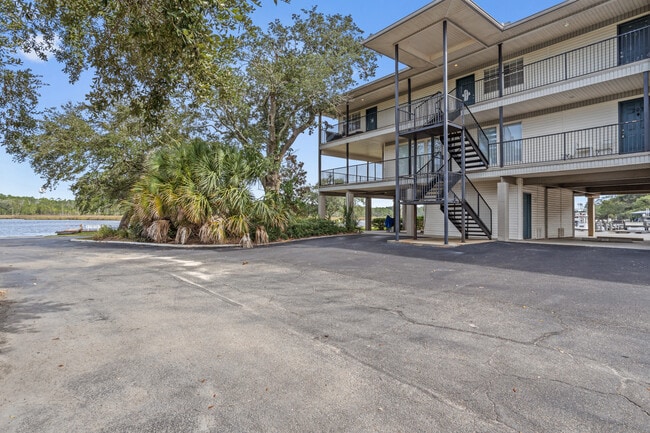 Primary Photo - 3230 Cumberland Rd