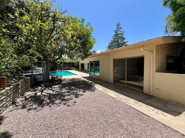 Building Photo - 16641 Park Ln Cir