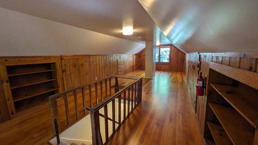 Building Photo - 980 NE C St