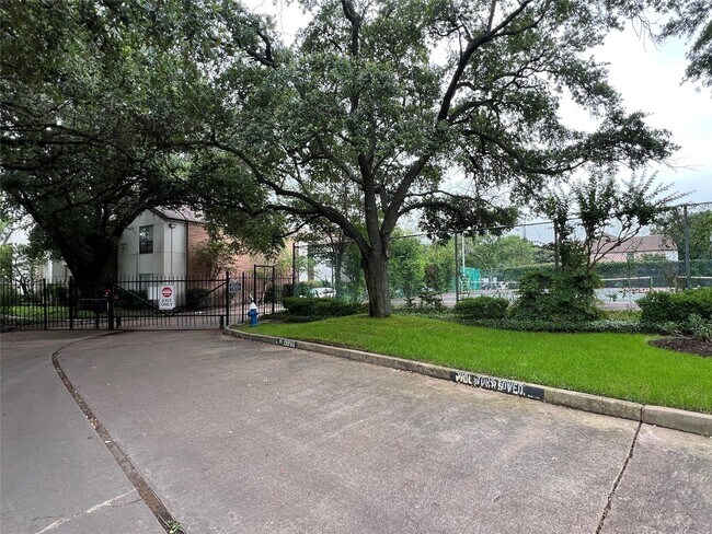 Building Photo - 10053 Westpark Dr