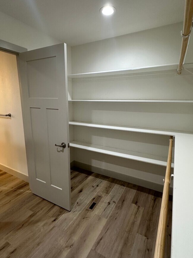 Building Photo - Now LEASING in Summit Pass! Available May 18, 2026!