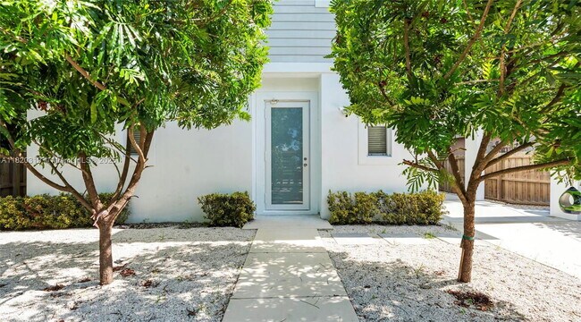 Building Photo - 3823 Thomas Ave