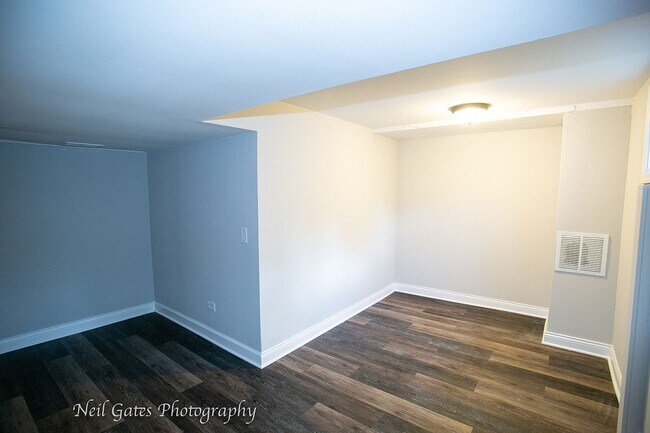 Building Photo - 690 Highland Pl