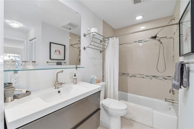 Building Photo - 6261 Bay Club Dr