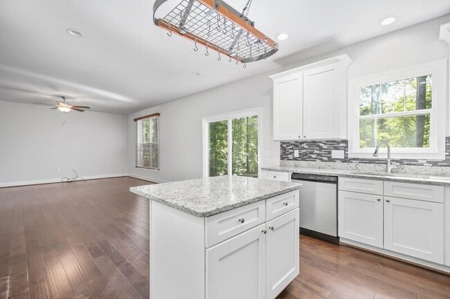 Building Photo - 11802 Wilderness Park Dr