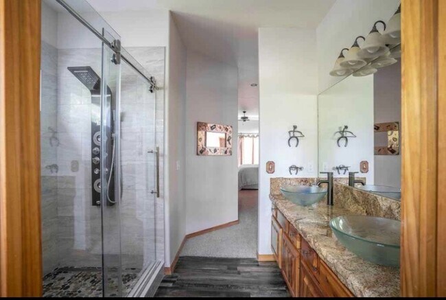 Building Photo - 710 Birch Point Dr