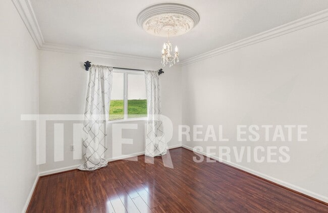 Building Photo - 3576 Hume St