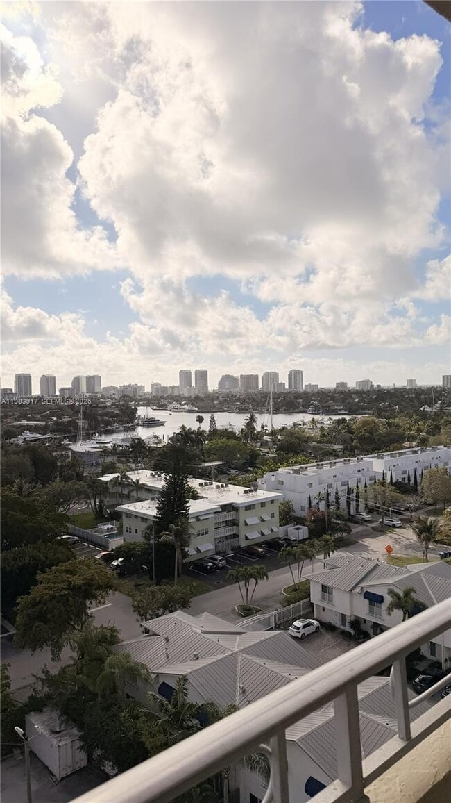 Building Photo - 900 NE 18th Ave