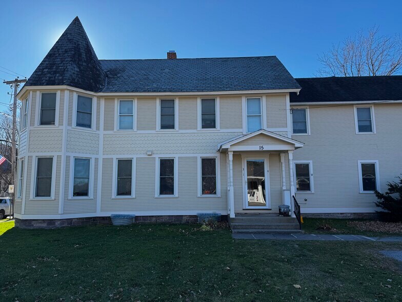 Building Photo - 15 Railroad St