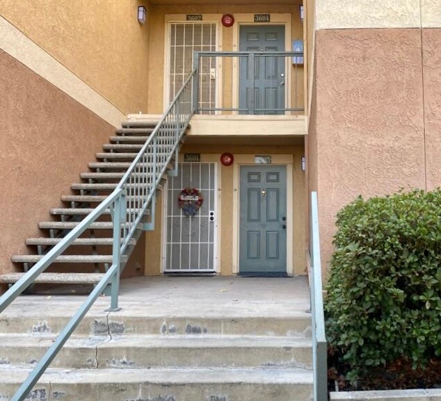 Second floor unit - 10655 Lemon Ave