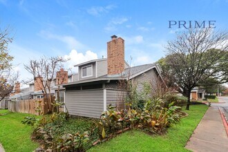 Building Photo - Beautiful two story Condo