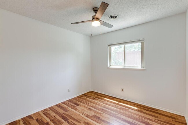Building Photo - 1903 Boxwood Ct