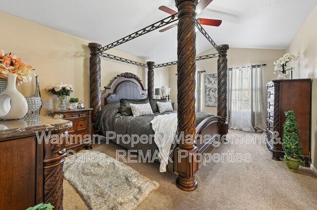 Building Photo - 2240 Whale Point