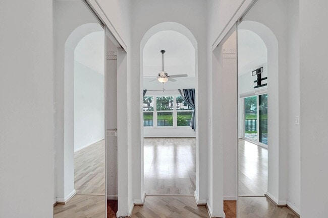 Building Photo - Amazing 4 Bedroom, 3 Bath home plus large 21'x11' loft located in Parkland Isles!