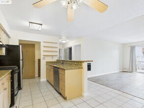 Building Photo - 466 Crescent St