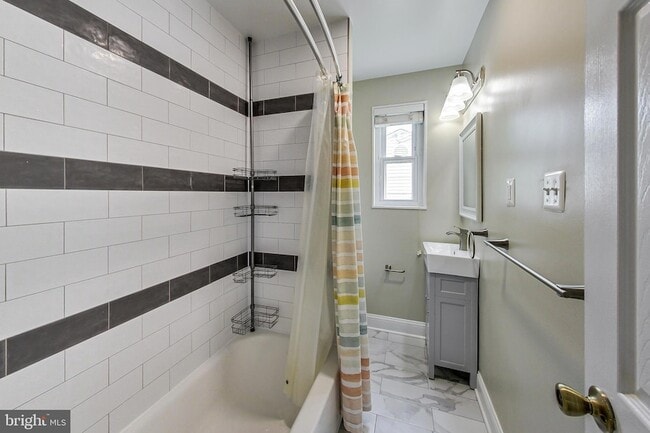 Building Photo - 4715 Oxbow Rd